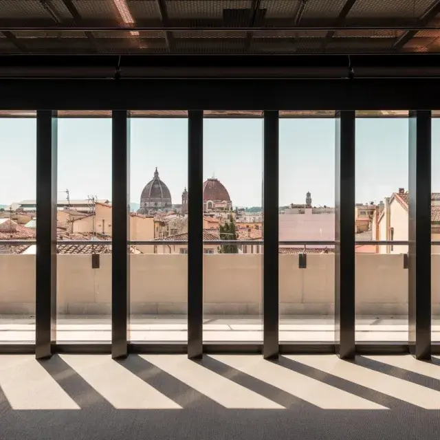 Abgehängte Decke des Saals mit Blick auf die Altstadt von Florenz